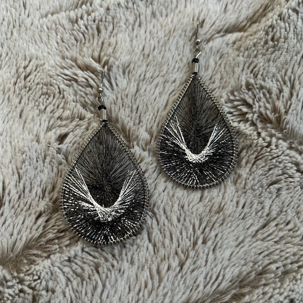 Black & Silver earrings 🖤
